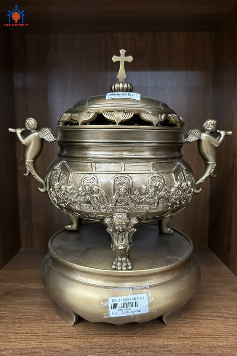 Chân nến đồng