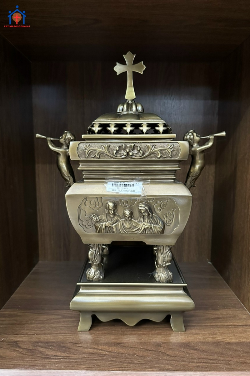 Chân nến đồng